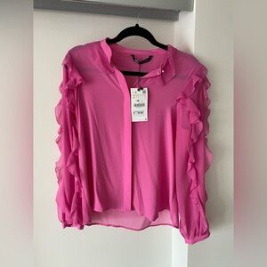 New w tags✨ Pink ruffle sleeve blouse. Small